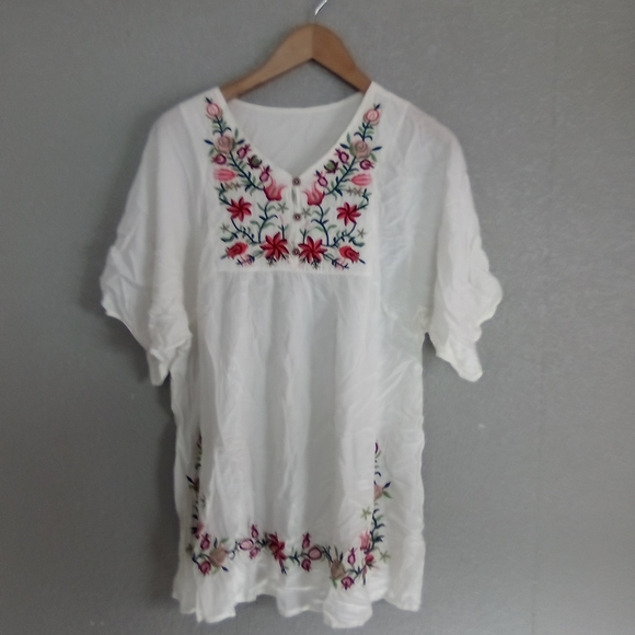 Embroidered White Top - Picture 1 of 4